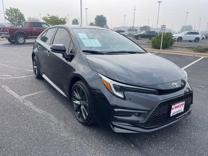 Used 2026 Toyota Corolla SE FWD image 2