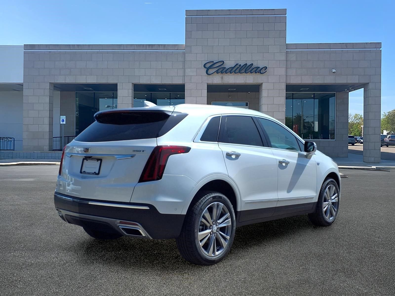New 2026 Cadillac XT5 Premium Luxury w/ LPO, Floor Liner Package AWD/4WD image 4