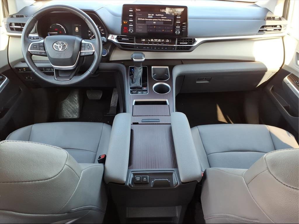 Used 2023 Toyota Sienna XLE image 22