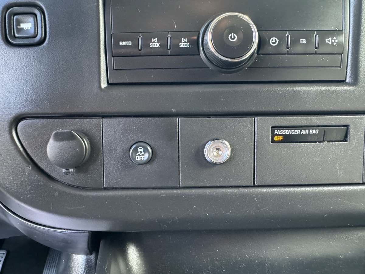 Used 2014 Chevrolet Express 1500 RWD image 16