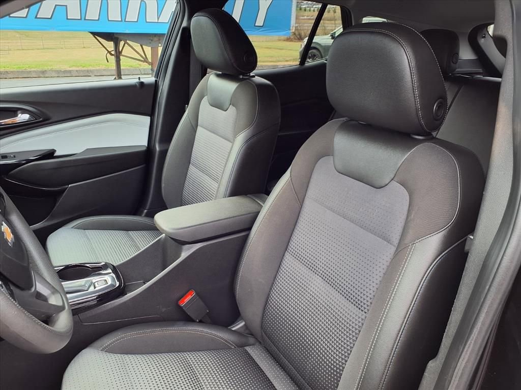 Used 2025 Chevrolet Trax LT image 12