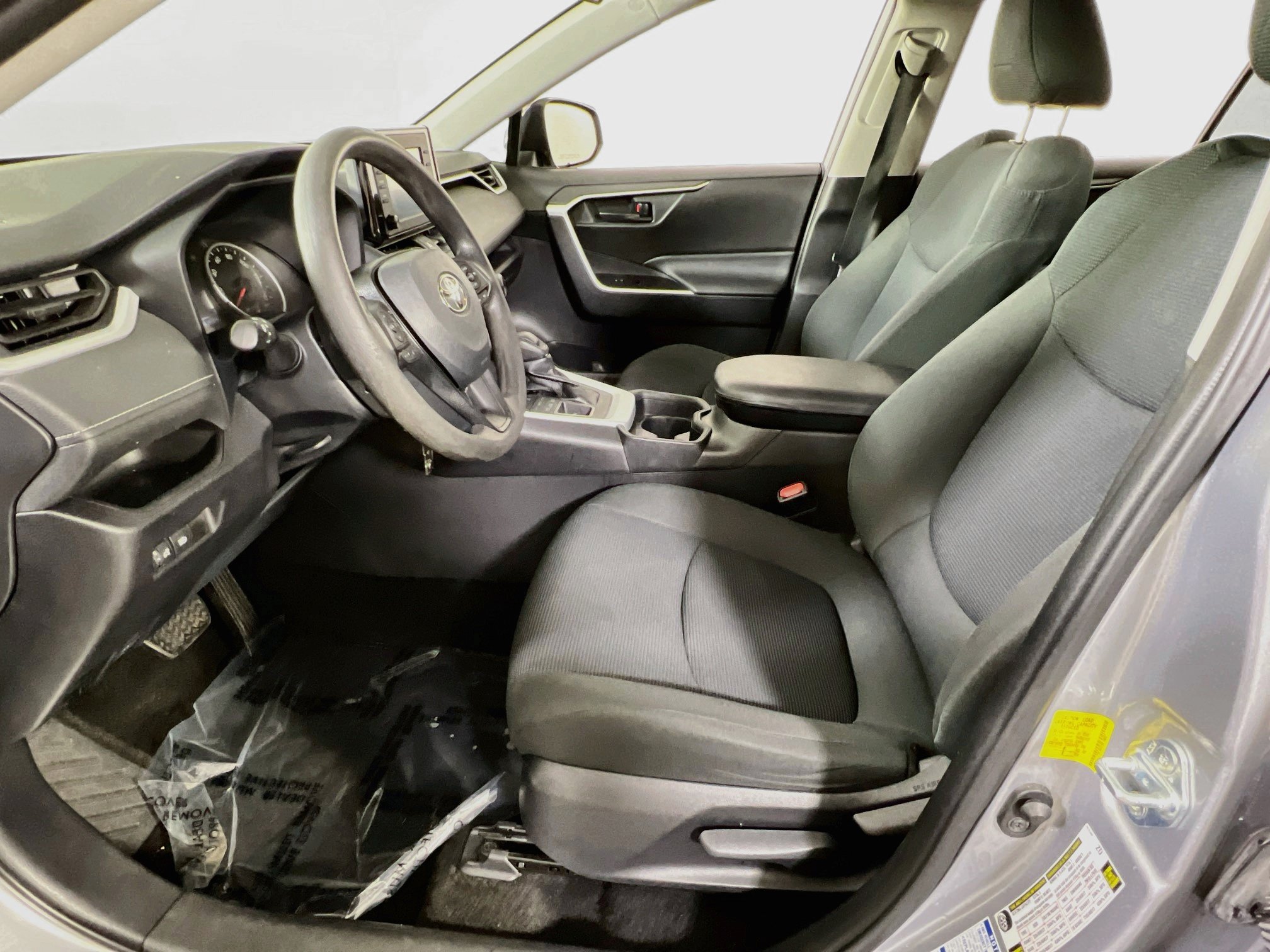Used 2021 Toyota RAV4 LE AWD/4WD image 19