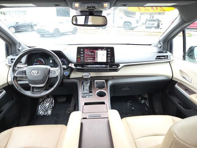 Used 2021 Toyota Sienna XLE w/ XLE Plus Package FWD image 25