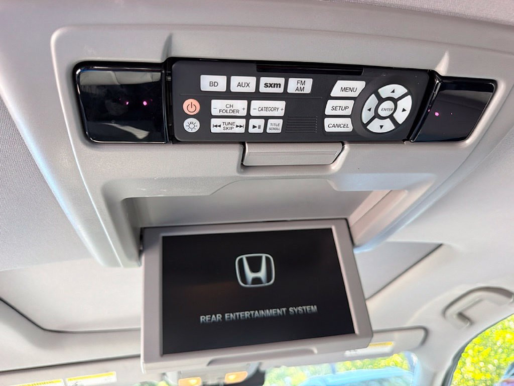 Used 2017 Honda Pilot Touring image 11