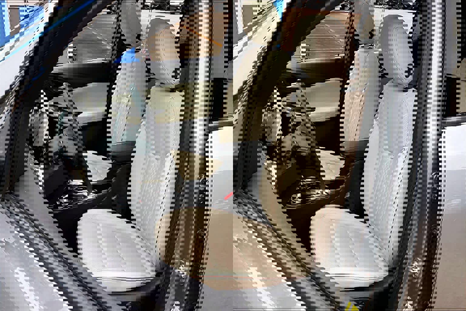 Used 2025 Buick Encore GX Avenir w/ Avenir Technology Package image 8