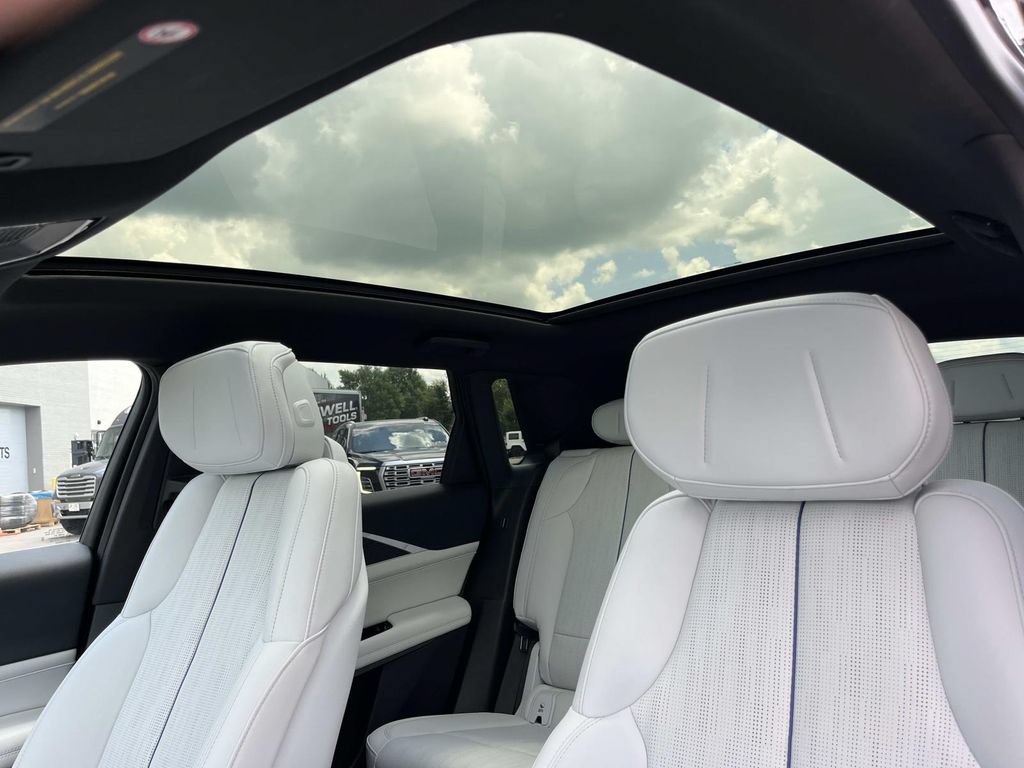 Certified 2024 Cadillac Lyriq Luxury RWD image 27