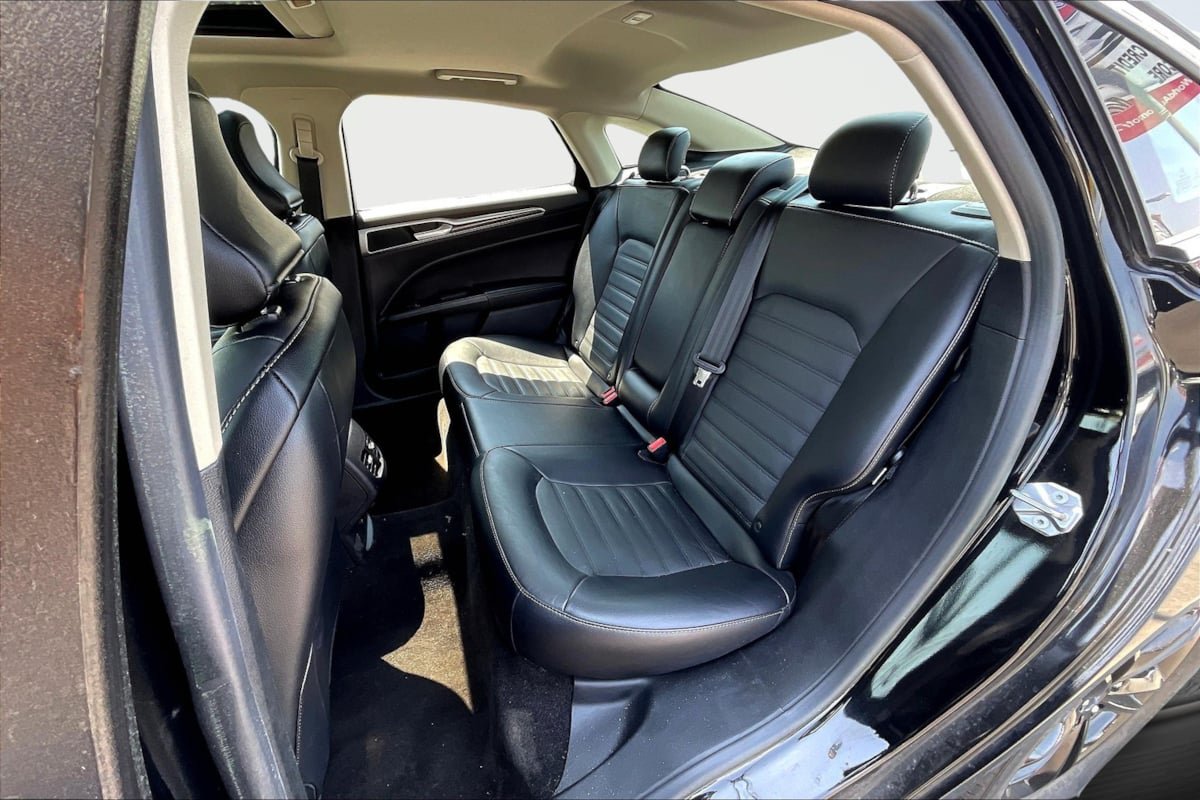 Used 2018 Ford Fusion SE w/ Fusion SE Technology Package FWD image 26