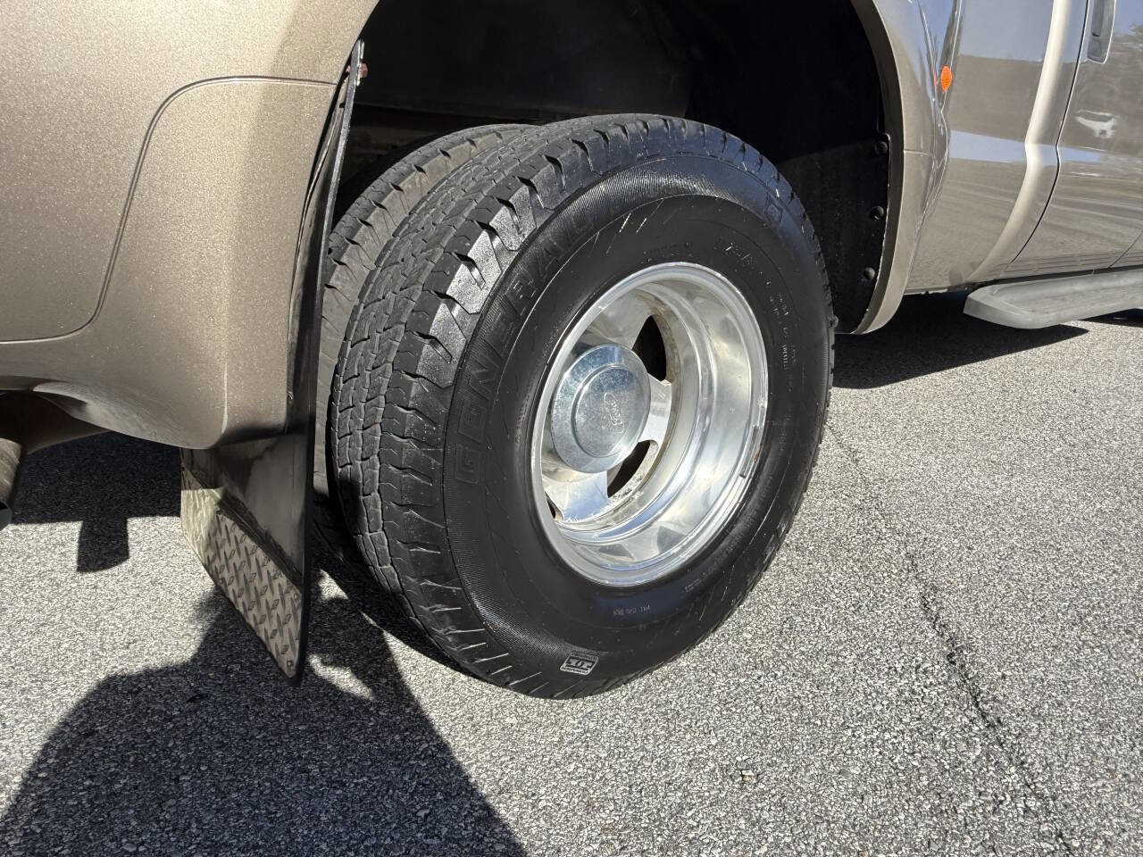 Used 2002 Ford F350 2WD Crew Cab DRW Super Duty image 2