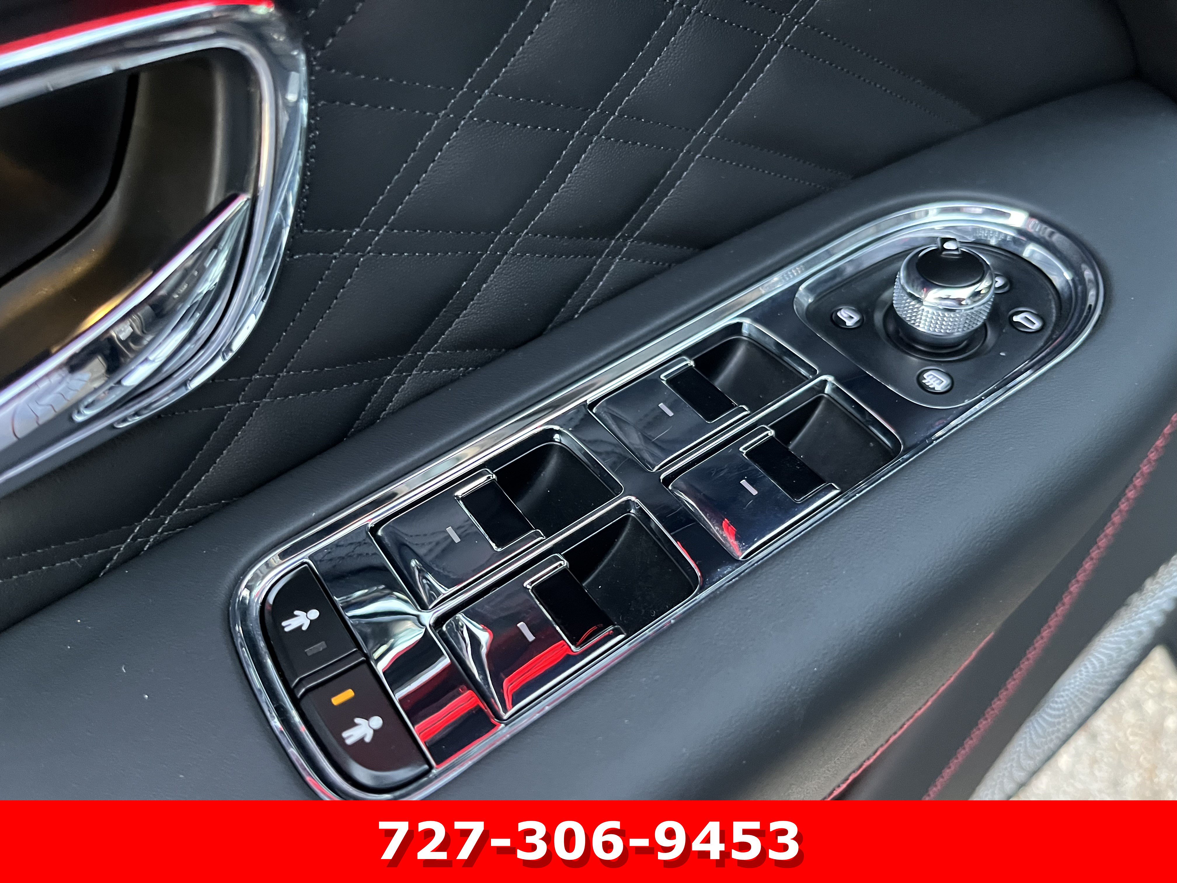 Used 2024 Bentley Bentayga AWD/4WD image 16