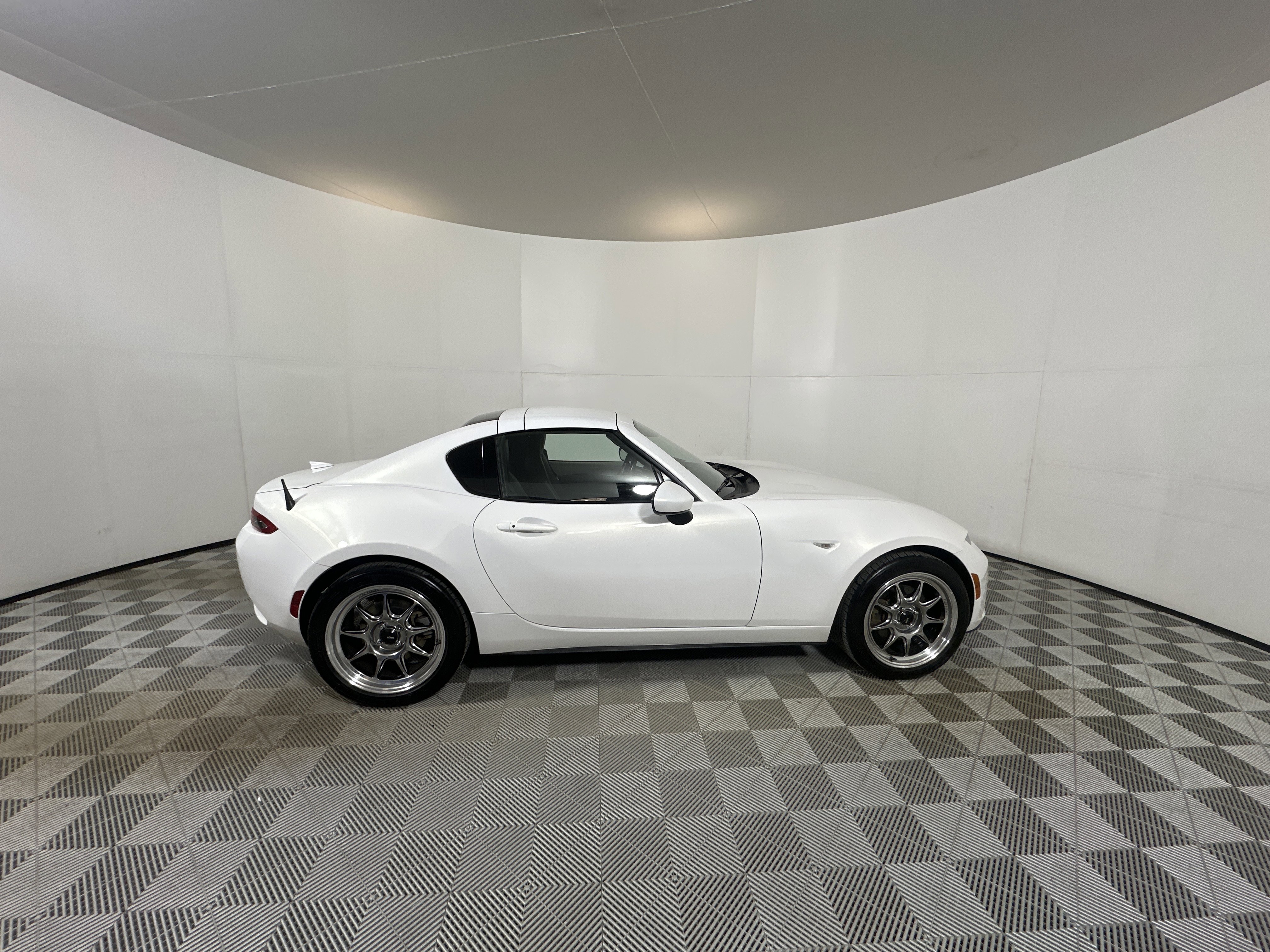 Used 2017 MAZDA MX-5 Miata RF Grand Touring image 8