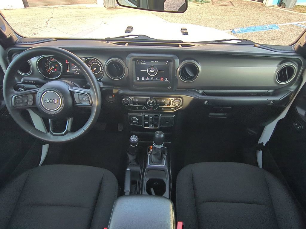 Used 2023 Jeep Gladiator Willys image 16