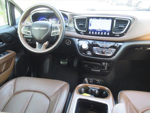 Used 2017 Chrysler Pacifica Limited FWD image 14