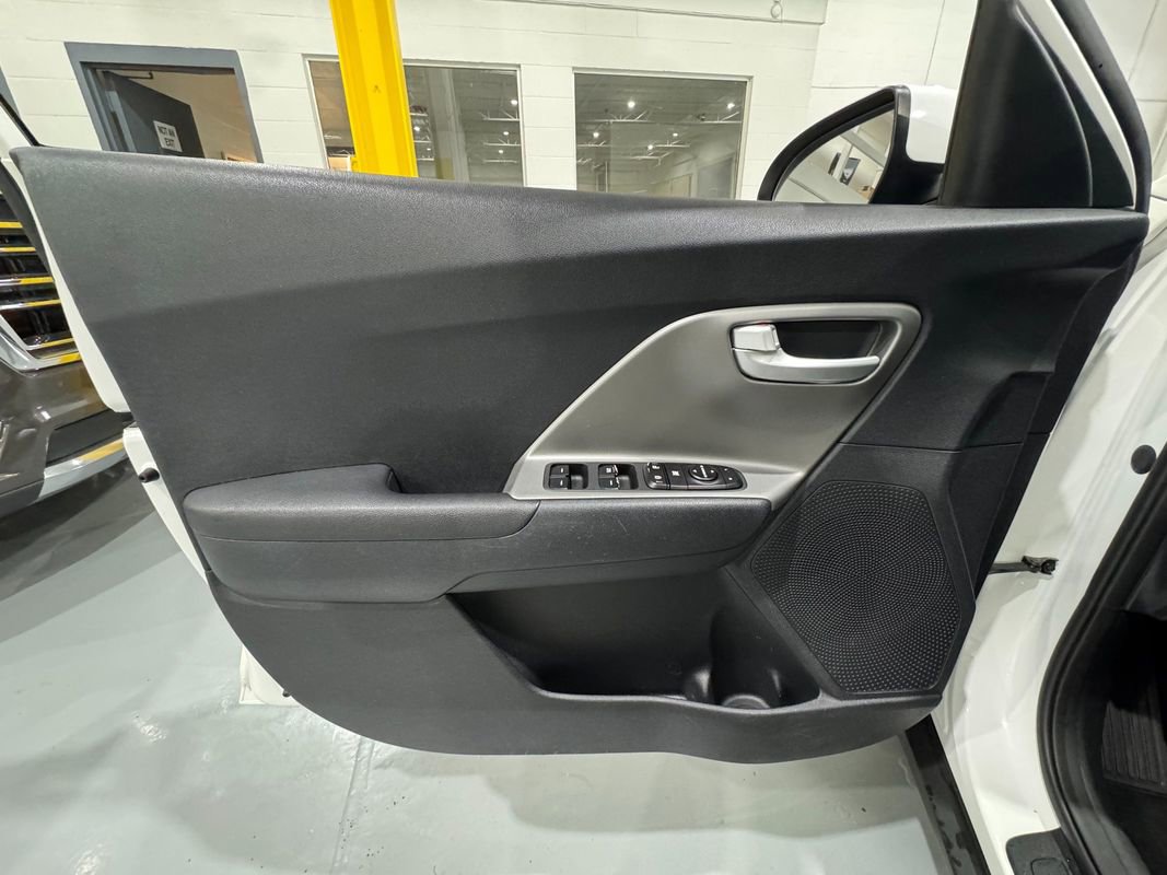 Used 2019 Kia Niro LX image 25