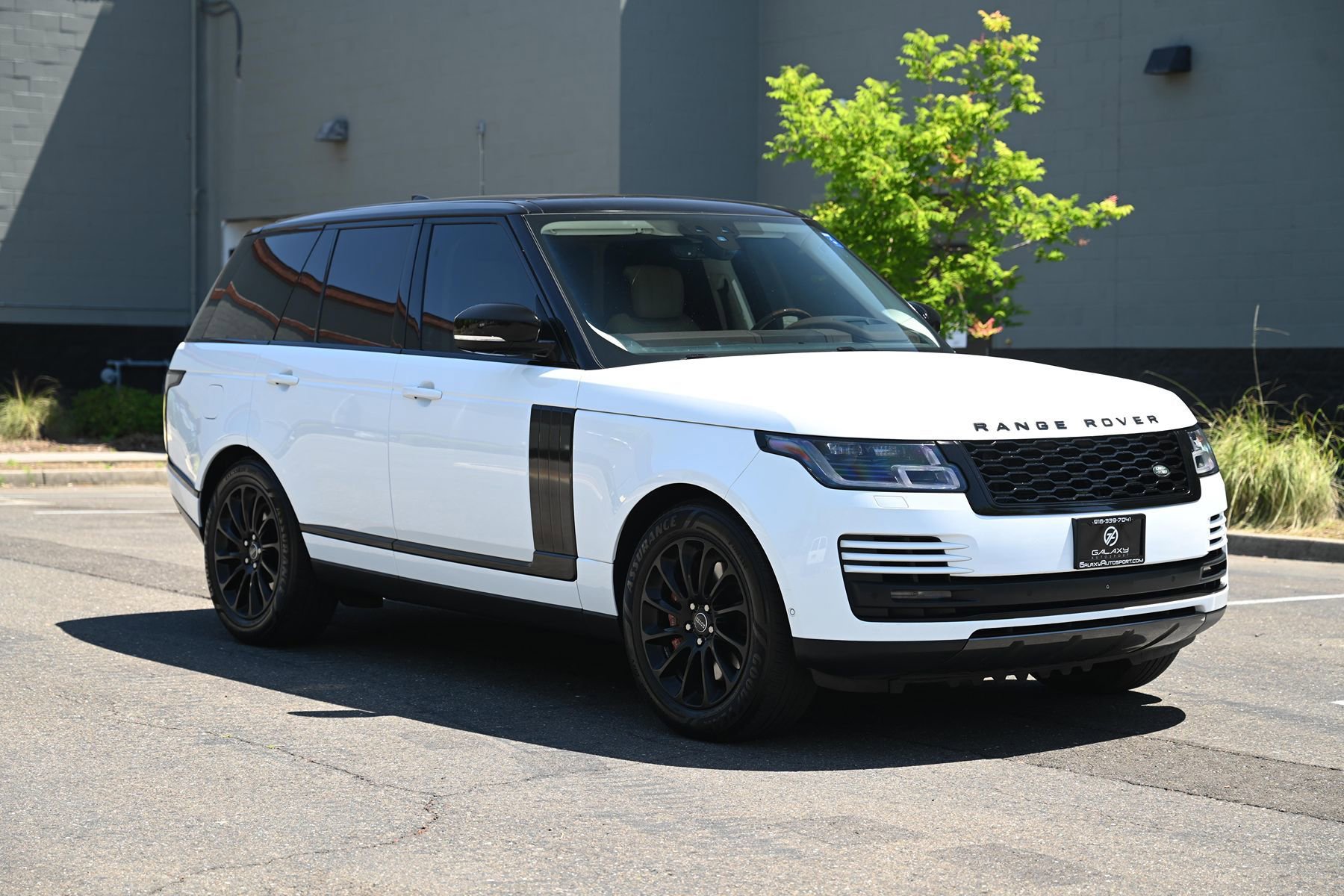 Used 2018 Land Rover Range Rover HSE AWD/4WD image 1