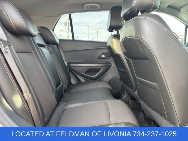 Used 2022 Chevrolet Trax LT w/ LT Convenience Package image 24