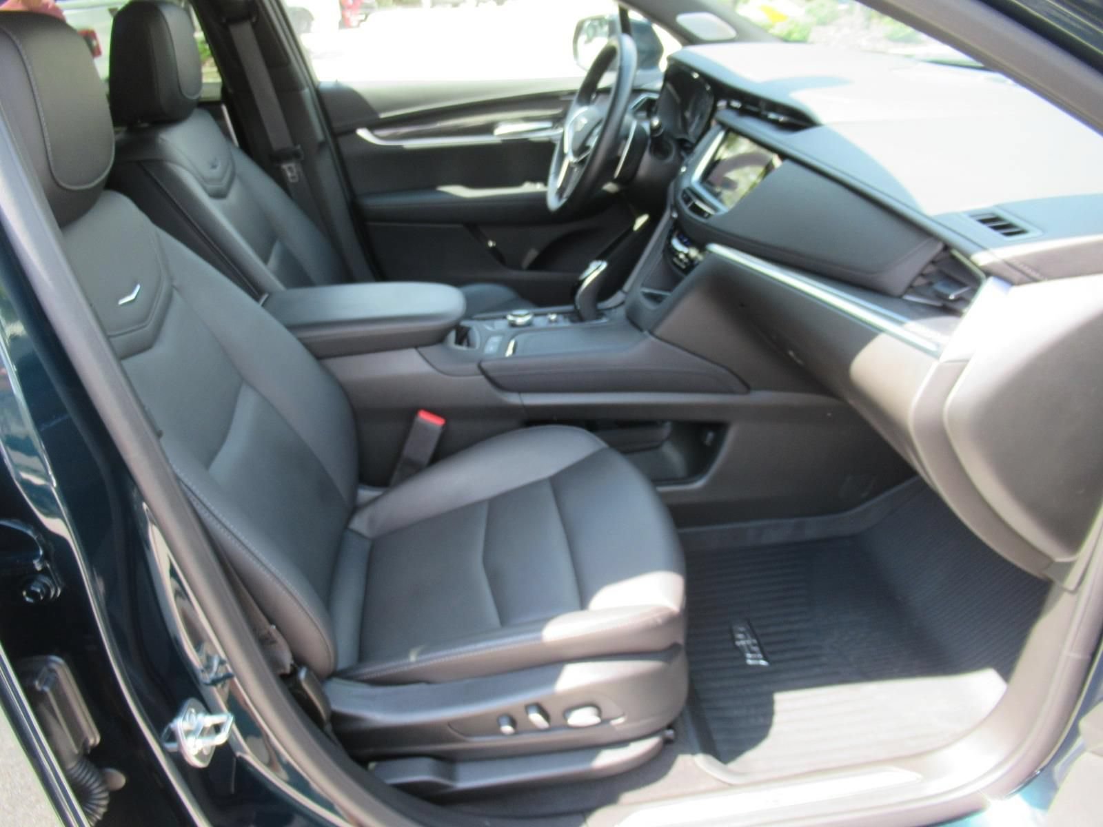 Certified 2026 Cadillac XT5 Sportv w/ LPO, Floor Liner Package AWD/4WD image 11