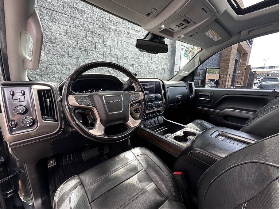 Used 2018 GMC Sierra 2500 Denali w/ Duramax Plus Package AWD/4WD image 2
