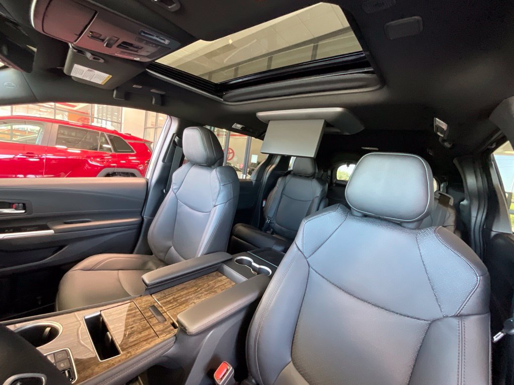 New 2026 Toyota Sienna Platinum AWD/4WD image 10