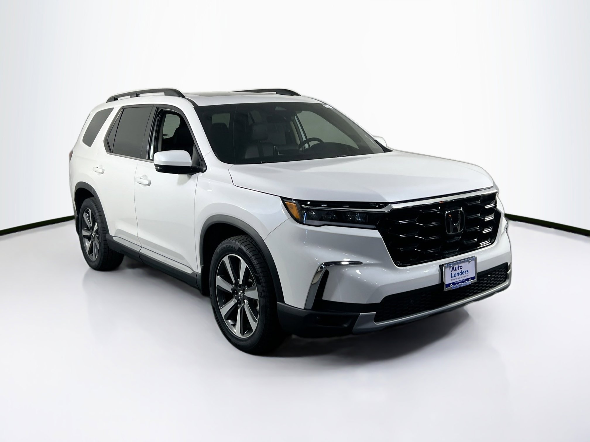 Used 2023 Honda Pilot Touring image 3