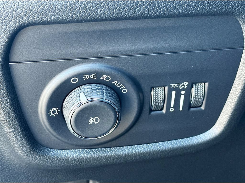 New 2025 Jeep Grand Cherokee Overland w/ Luxury Tech Group IV AWD/4WD image 11