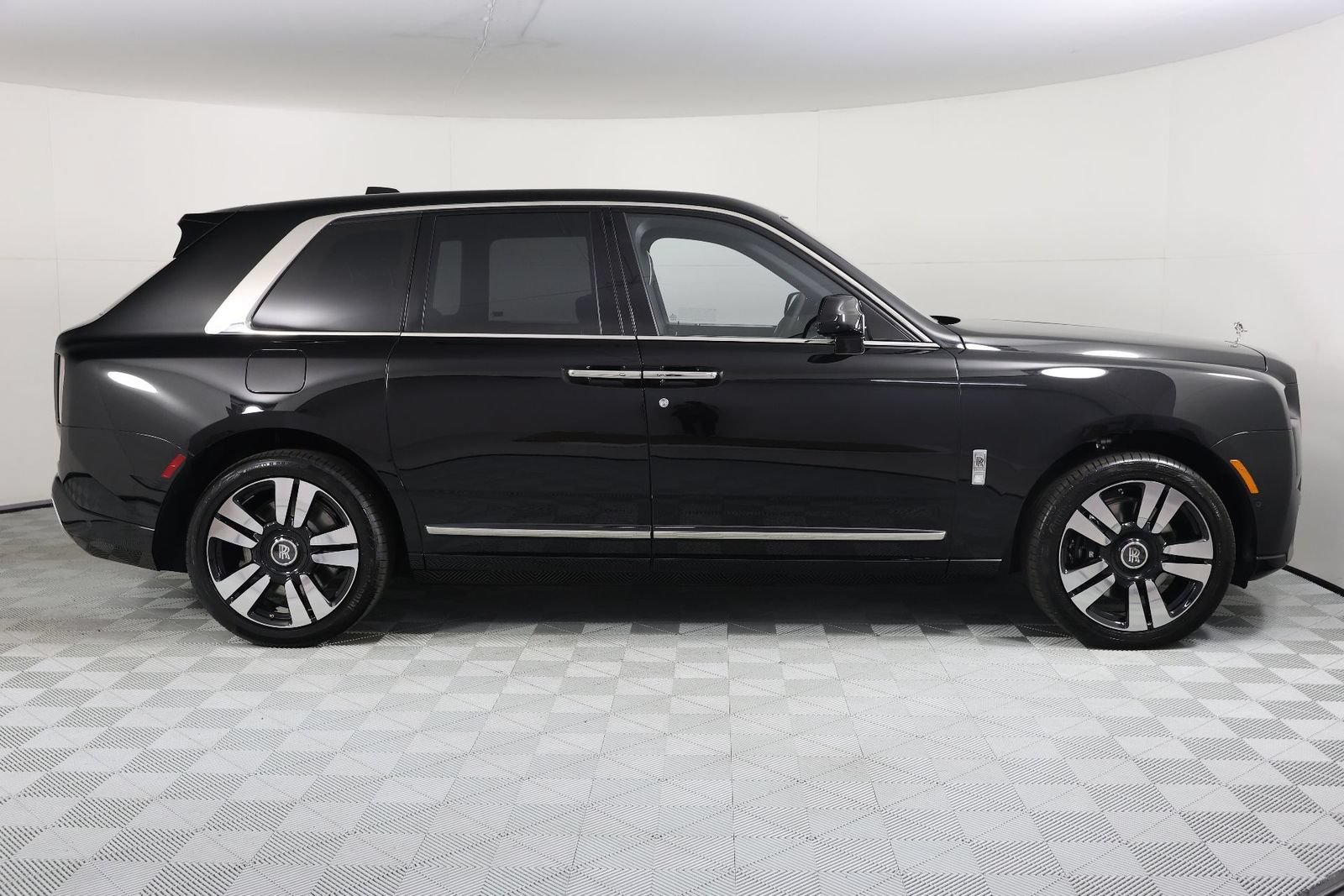 New 2026 Rolls-Royce Cullinan AWD/4WD image 8