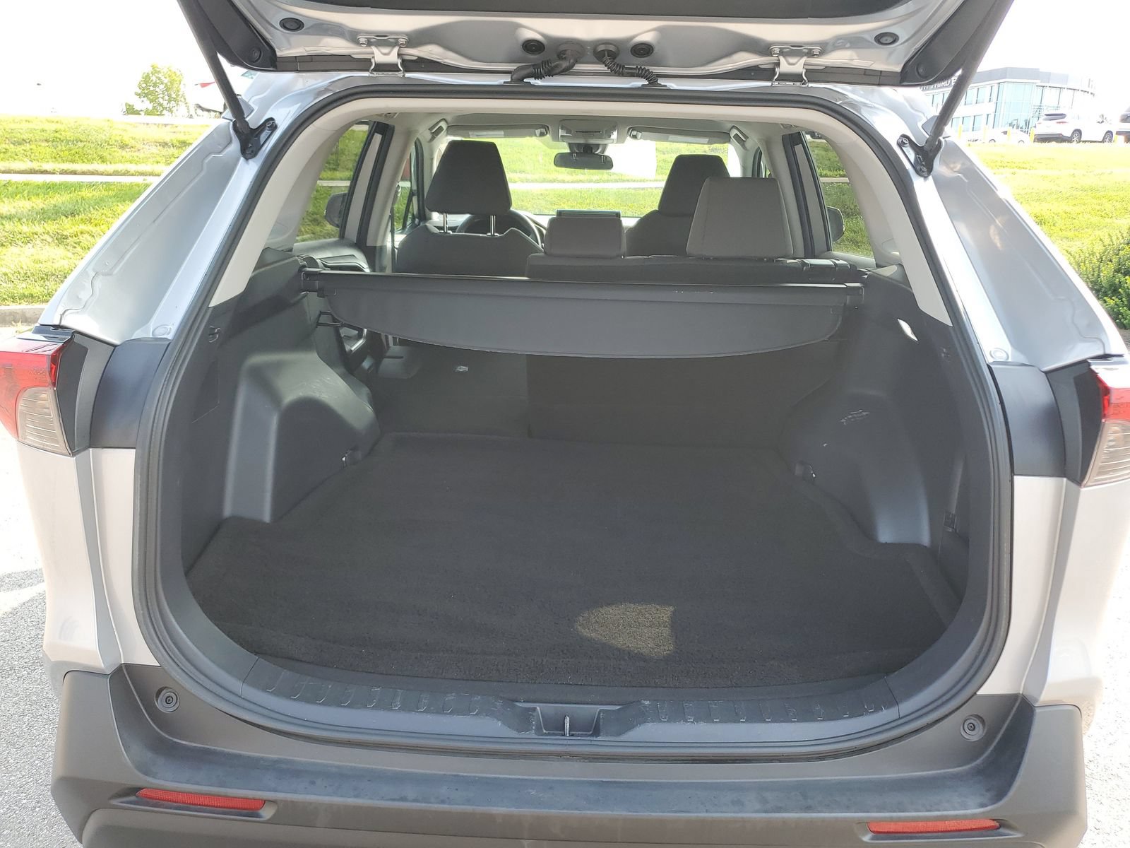Certified 2021 Toyota RAV4 XLE FWD image 9