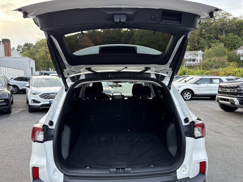 Used 2022 Ford Escape SE w/ SE Sport Appearance Package image 33