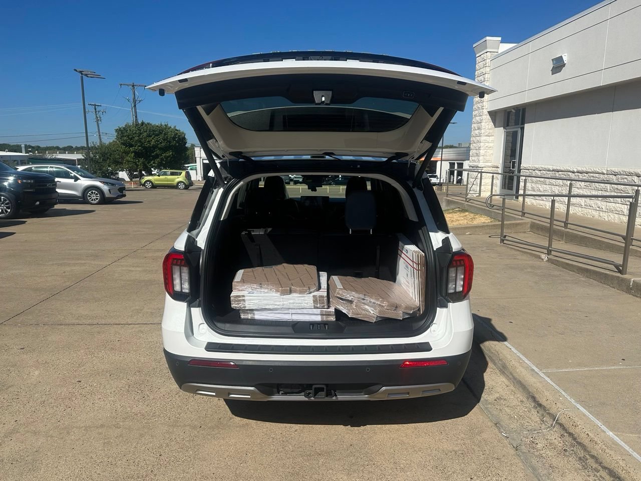 Used 2025 Ford Explorer Active w/ Active Comfort Package RWD image 13