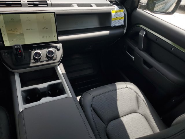 New 2026 Land Rover Defender 110 X-Dynamic SE AWD/4WD image 16