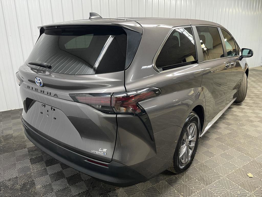 Used 2024 Toyota Sienna LE image 10