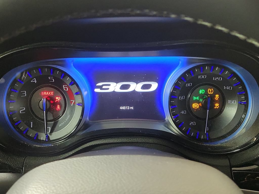 Used 2023 Chrysler 300 S w/ Comfort Group RWD image 18