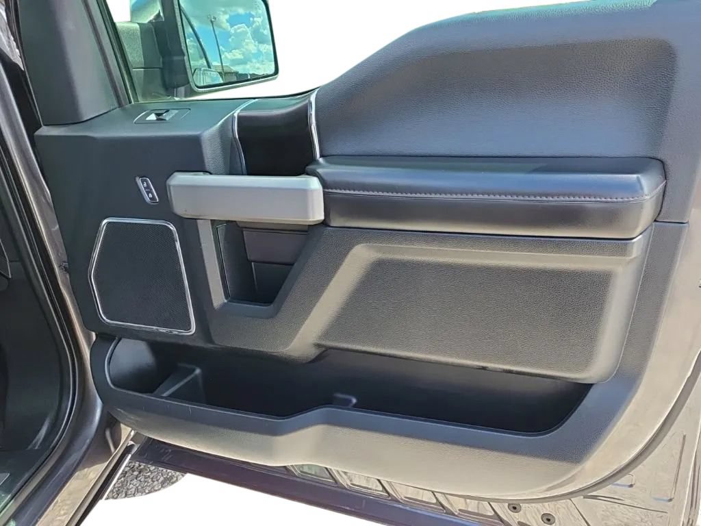 Used 2019 Ford F150 Platinum w/ Equipment Group 701A Luxury AWD/4WD image 21