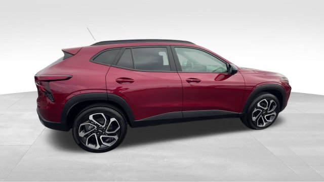Certified 2024 Chevrolet Trax RS w/ Sunroof Package FWD image 8