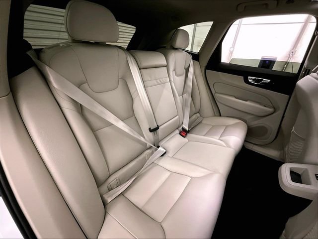Used 2019 Volvo XC60 T5 Momentum w/ Multimedia Package AWD/4WD image 26
