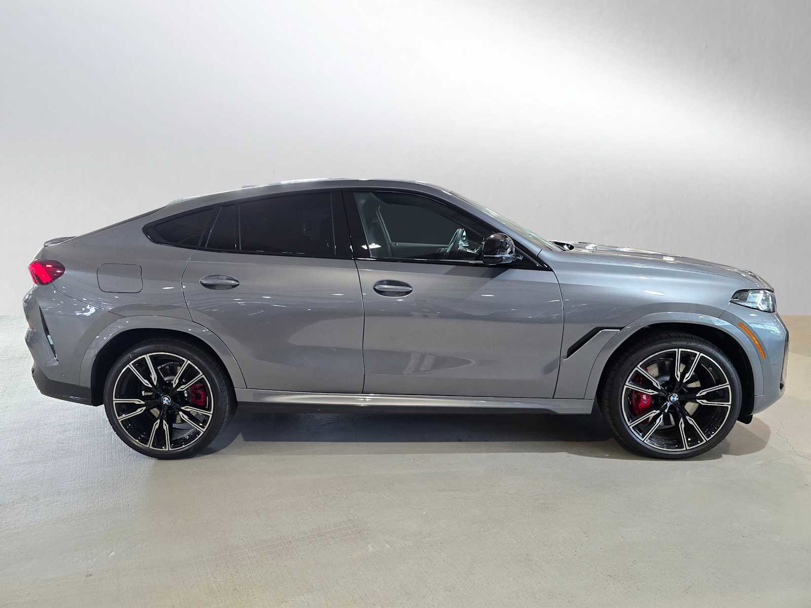 New 2027 BMW X6 M60i AWD/4WD image 2