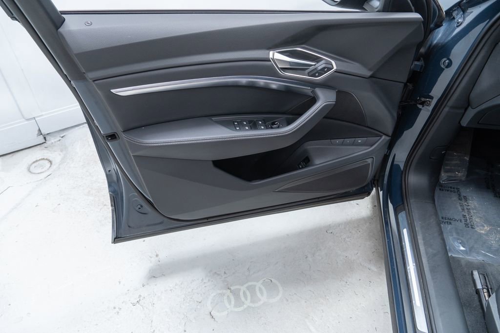 Used 2024 Audi Q8 e-tron Premium image 23