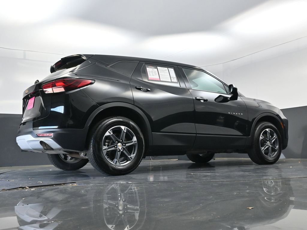 Used 2025 Chevrolet Blazer LT FWD image 21