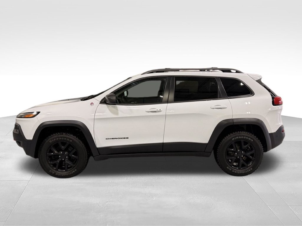 Used 2015 Jeep Cherokee Trailhawk w/ Comfort/Convenience Group AWD/4WD image 2