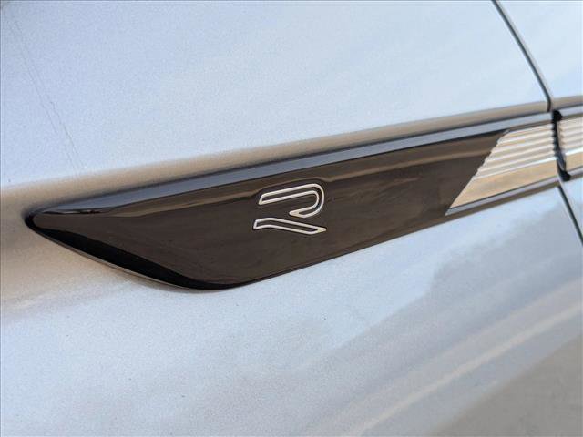 Used 2023 Volkswagen Tiguan SE R-Line image 5