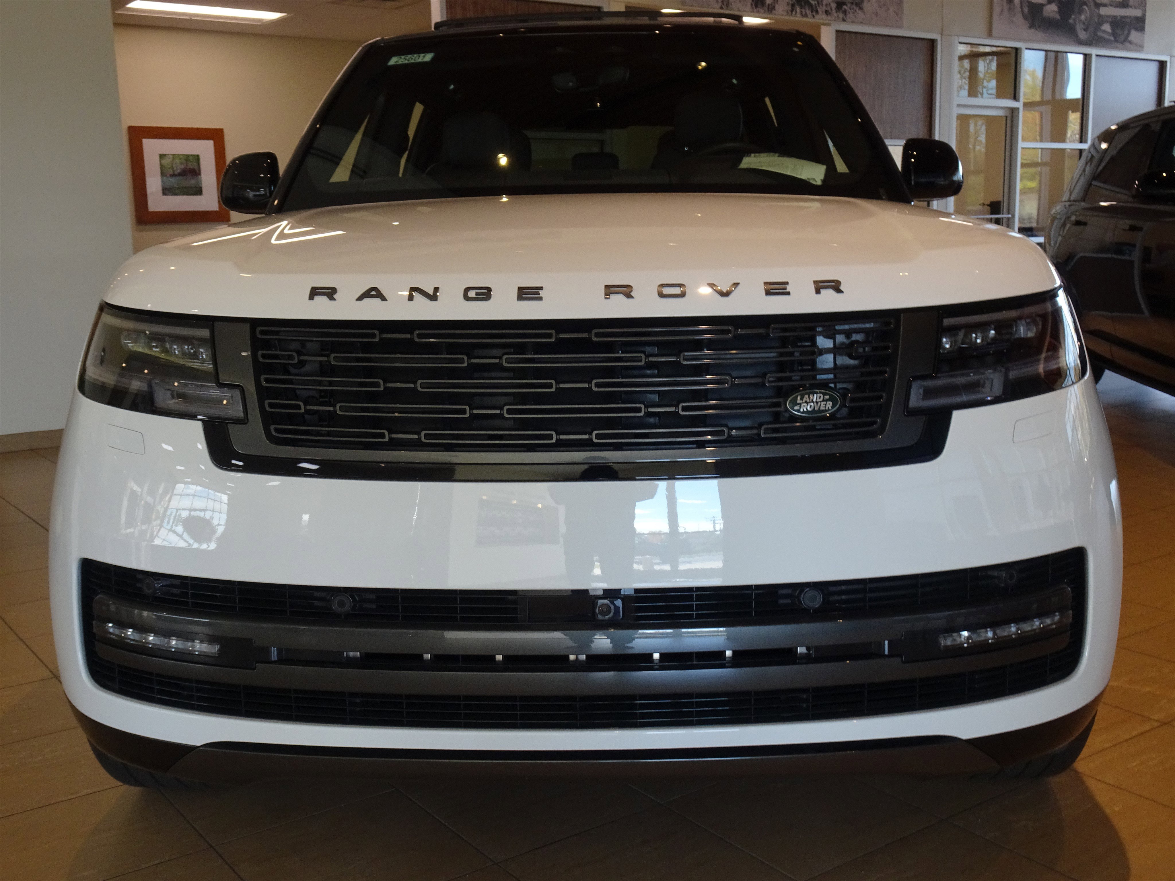 New 2025 Land Rover Range Rover Long Wheelbase SE image 13