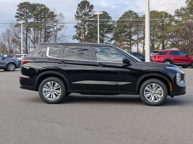 New 2026 Mitsubishi Outlander ES image 2