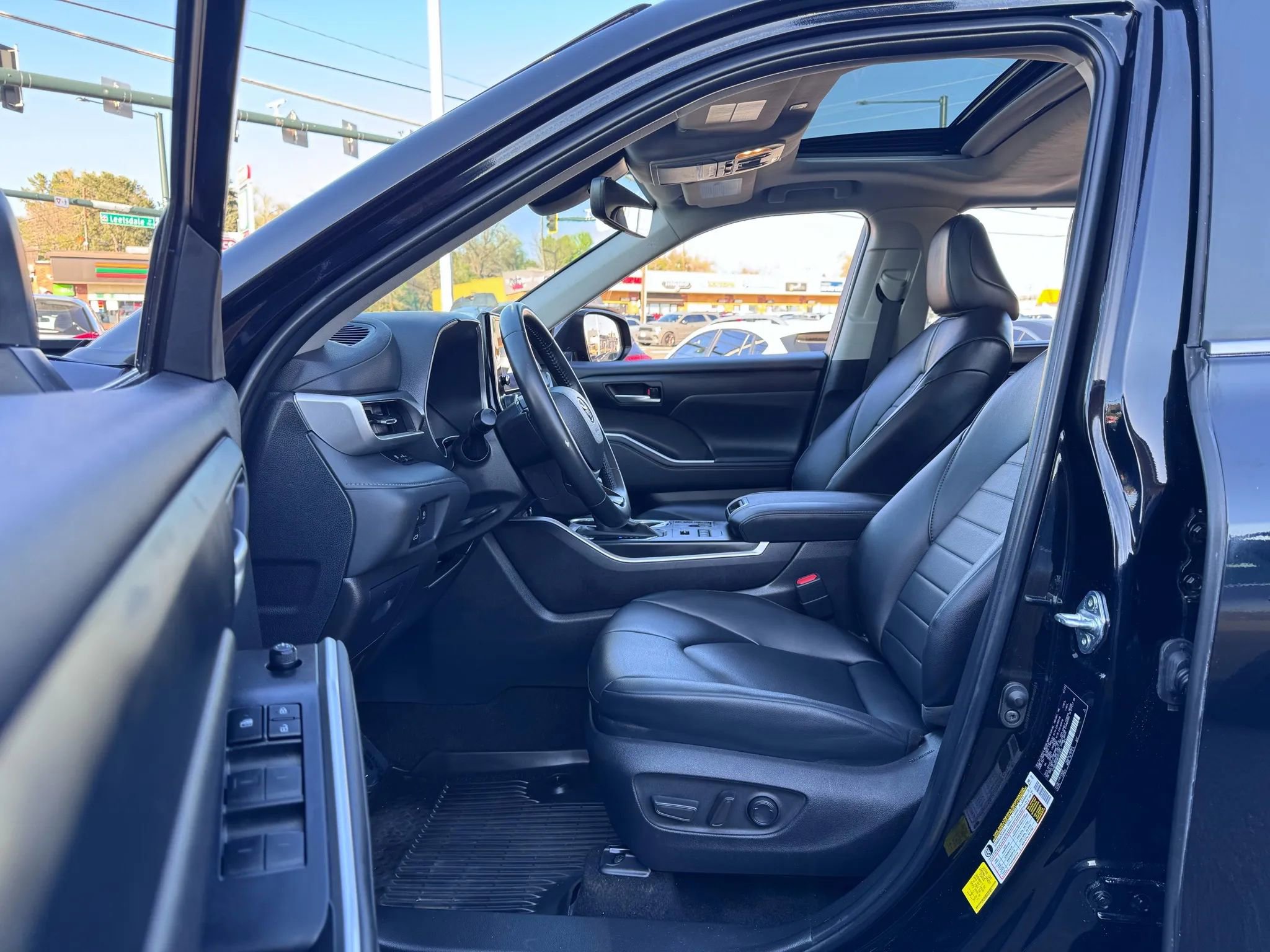 Used 2024 Toyota Highlander XLE image 14