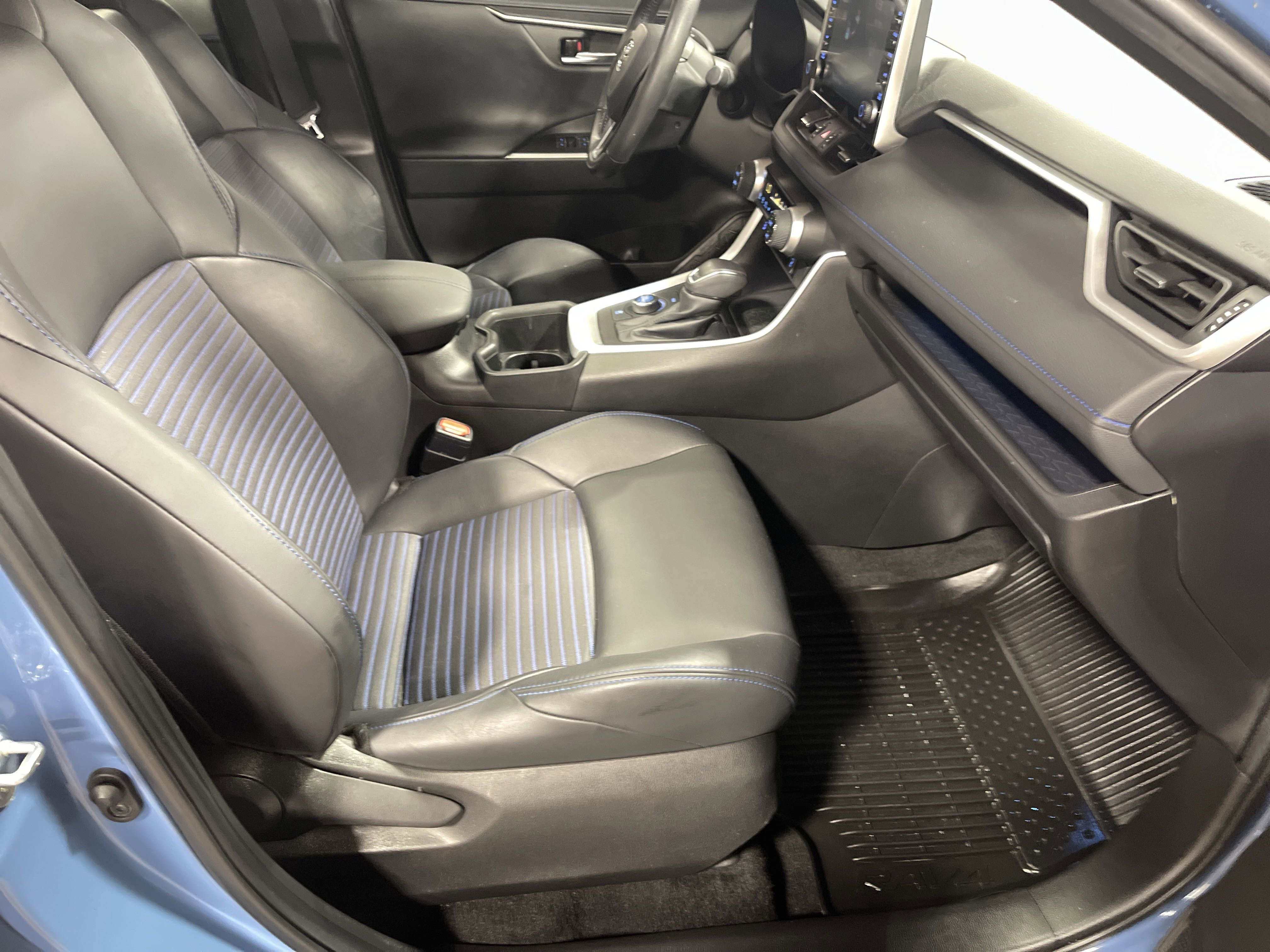 Used 2022 Toyota RAV4 XSE image 13