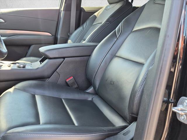 Used 2025 Cadillac XT4 Premium Luxury FWD image 12