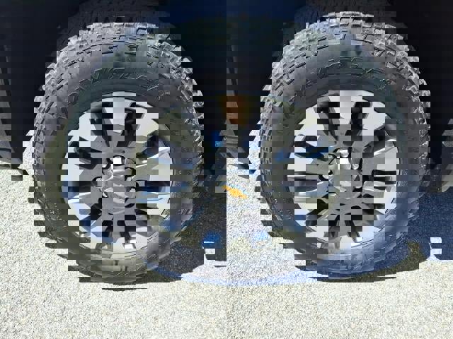 Used 2024 Chevrolet Silverado 2500 Custom w/ Custom Value Package AWD/4WD image 5