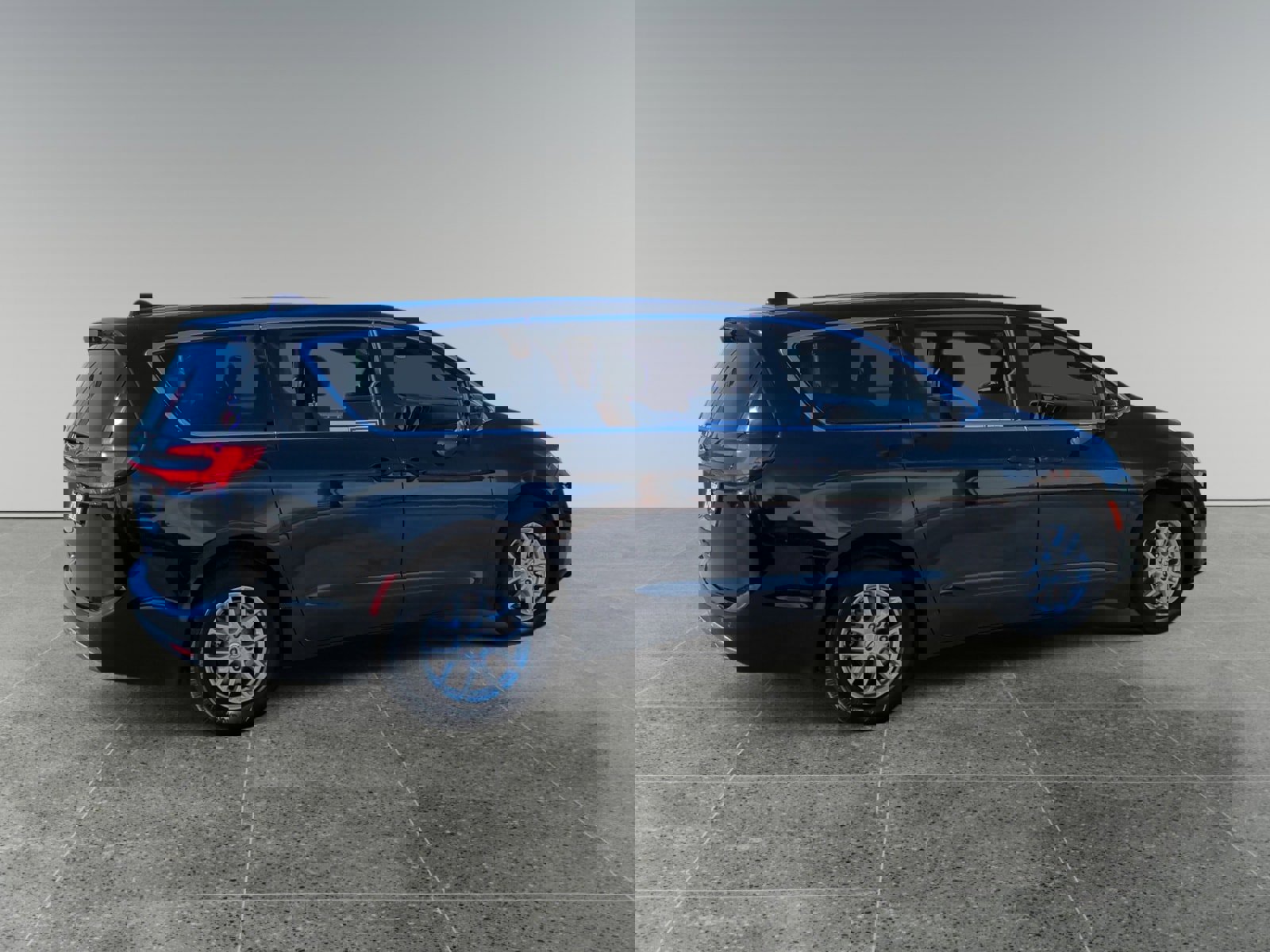 Used 2024 Chrysler Pacifica Touring image 5