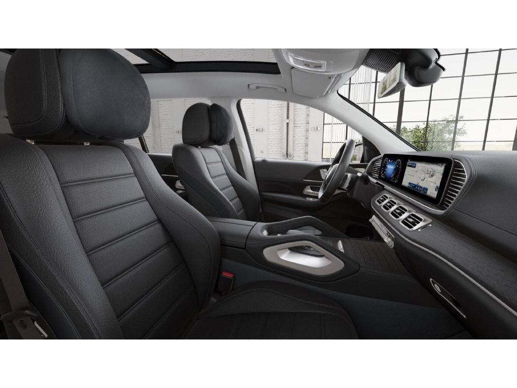 Used 2025 Mercedes-Benz GLS 450 4MATIC image 4