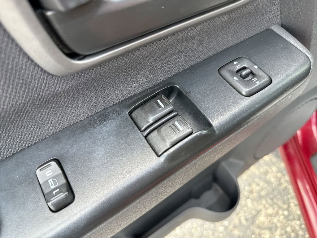 Used 2004 Chevrolet Colorado 2WD Extended Cab w/ Comfort Convenience Package image 13