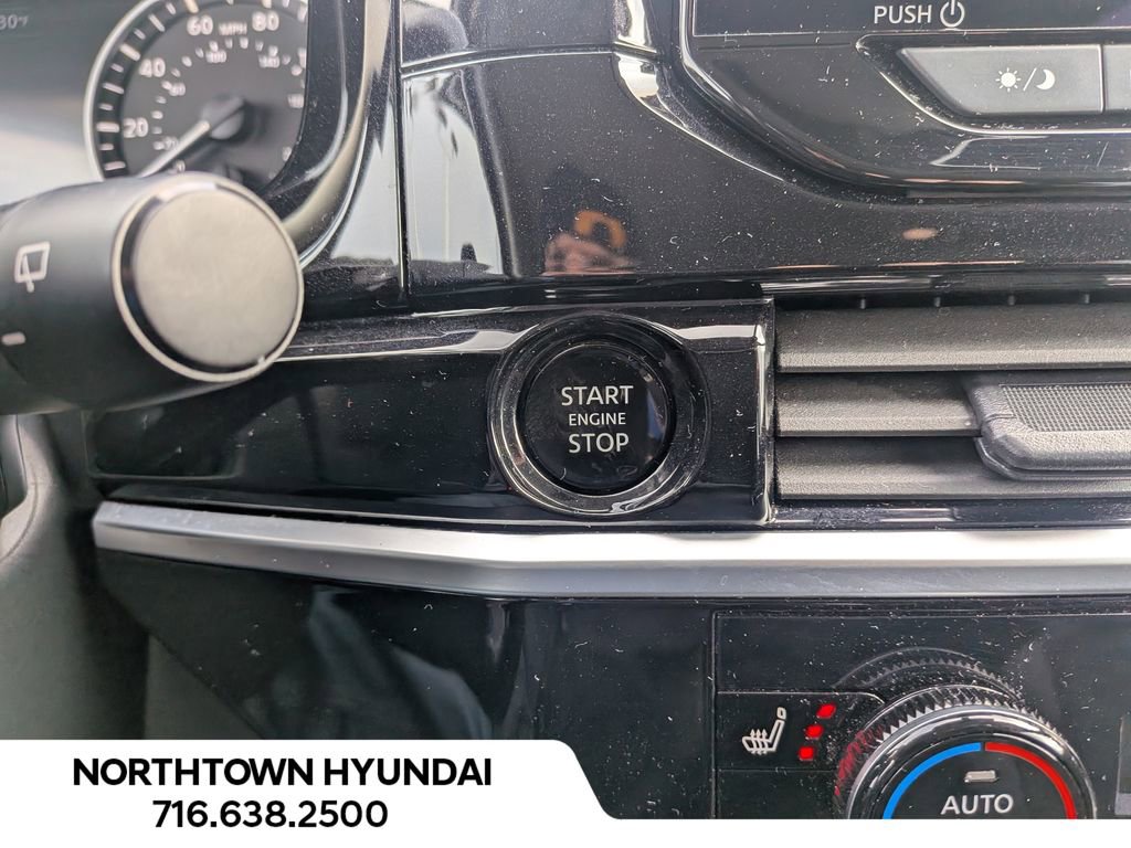 Used 2025 Nissan Pathfinder SV image 17