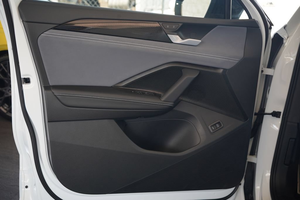 New 2026 Volkswagen Tiguan SE R-Line FWD image 6